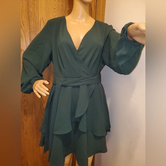 Long Sleeve Mini Wrap Dress with Belt. NWOT. Sz: L. Forest Green Color. - Picture 3 of 12